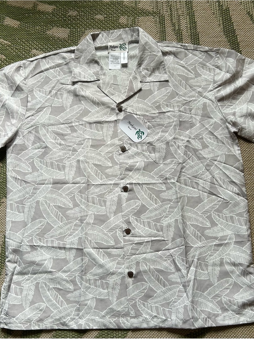 Makani Hawaii Taupe w/White Leaf-Print Short Sleeve Button Down Aloha Shirt NWT